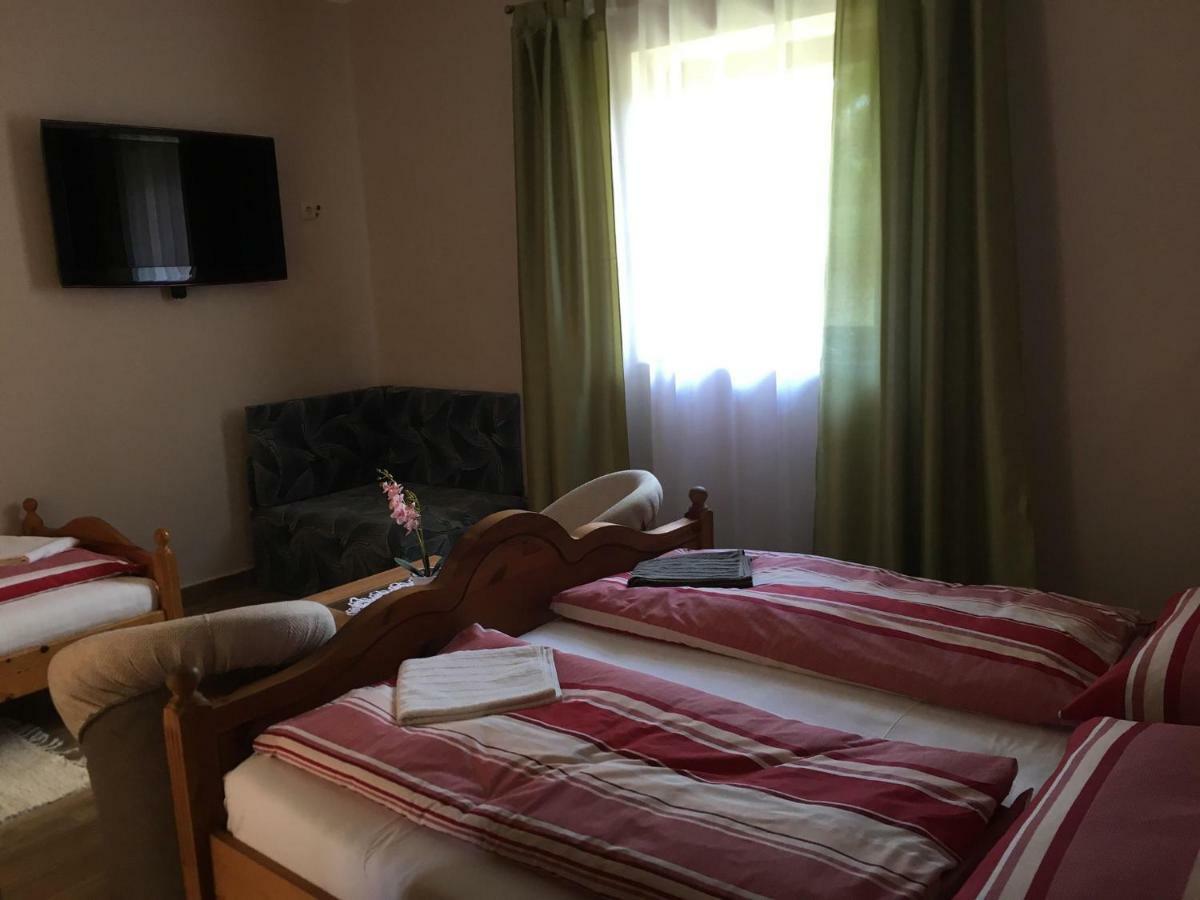 Napfeny Apartman ชารอชปาตัก ภายนอก รูปภาพ